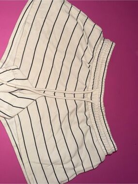 Universal Thread Cream Navy Striped Drawstring Lounge Sweat Shorts Medium
